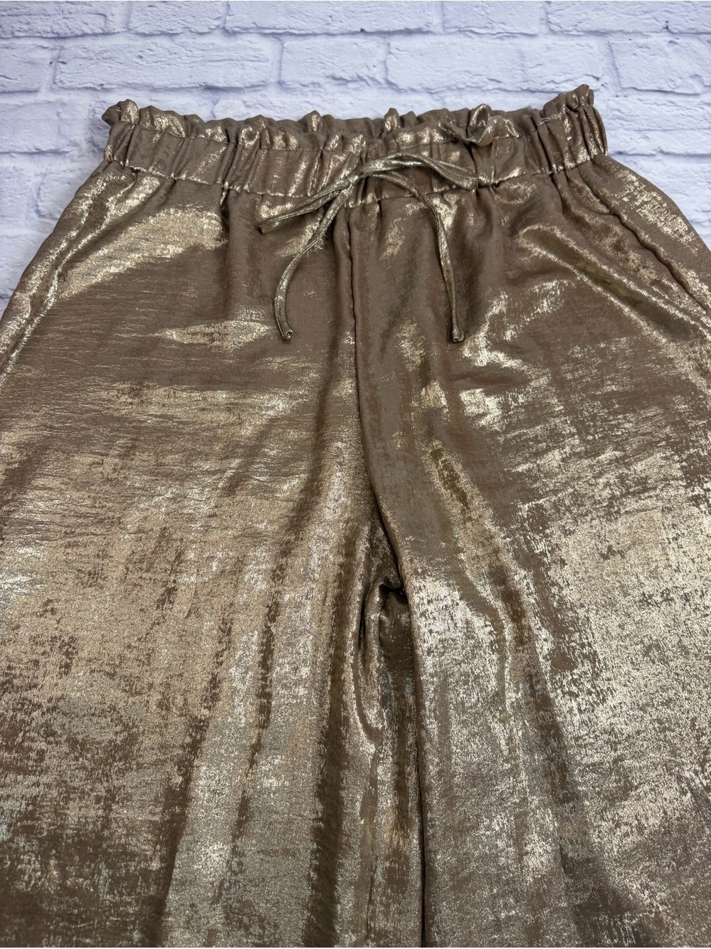 Metallic Gold Wide-Leg Women's Pants with Elastic Waist. Size 1X - Picture 2 of 9